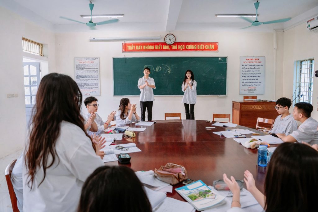 Học sinh tự kiện tạo kiến thức trong lớp học thảo luận